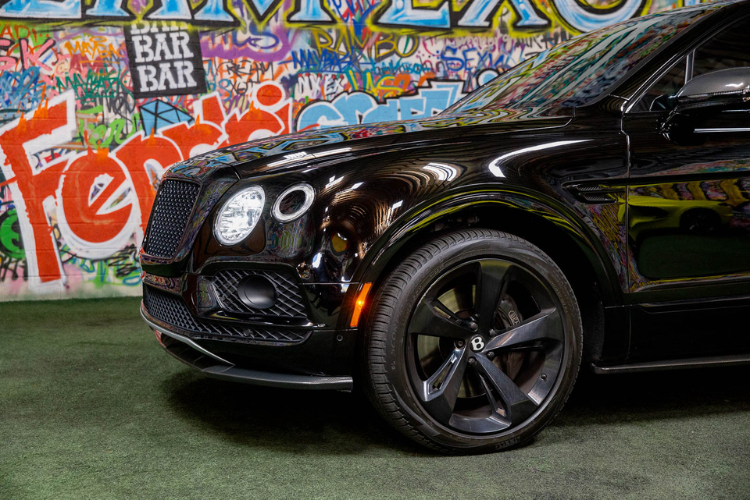 Bentley Bentayga V12 Rental Los Angeles Dream Exotics Close Up Side