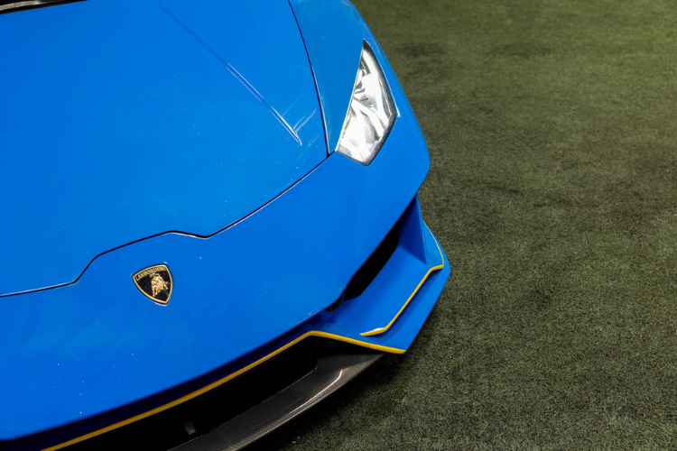 Blue Lamborghini Huracán EVO Spyder convertible rental in Los Angeles from Dream Exotics.