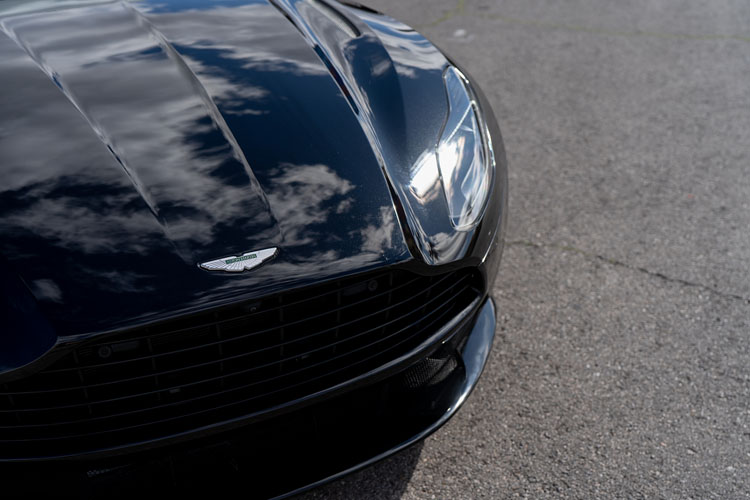 Aston Martin DB11, Black