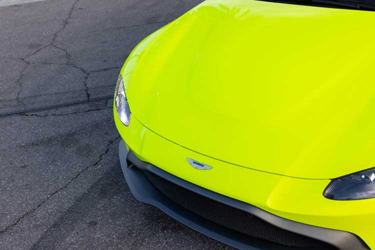 Aston Martin Vantage, Yellow