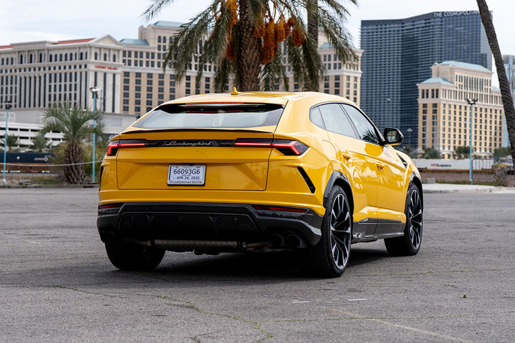 Lamborghini Urus, Yellow